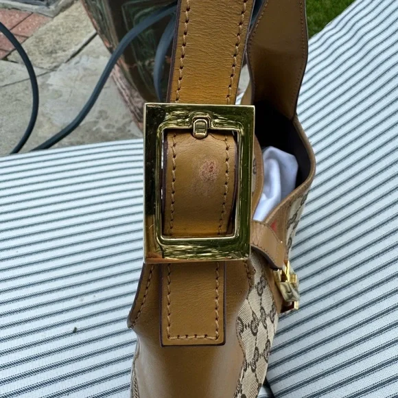 Gucci Beige and Brown Hobo Bag with Red Stripe - Picture 10 of 12